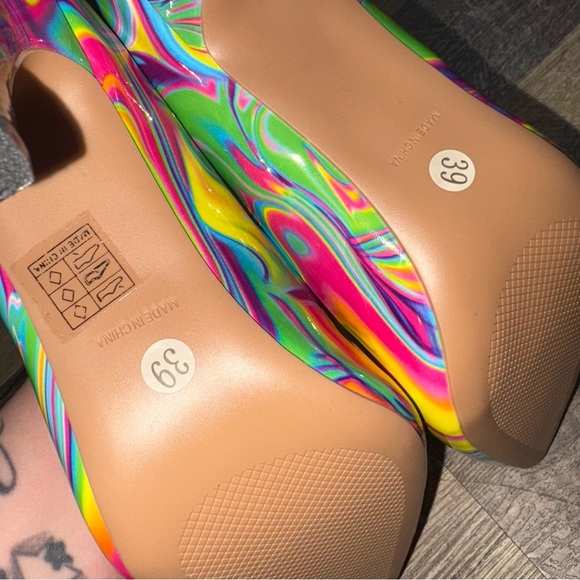 Vibrant Multicolor Women's Heels NWOB - Picture 8 of 8